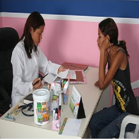 9 de cada 10 adolescentes conoce los métodos anticonceptivos pero solo 1 de cada 10 los utiliza. Entre las adolescentes que ya han tenido su primera relación sexual, la mitad no usó ningún método anticonceptivo. 